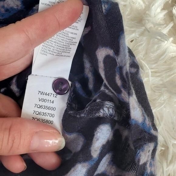 Womens Lucky Brand Boho Floral Navy Blue Blouse size large - Picture 9 of 12